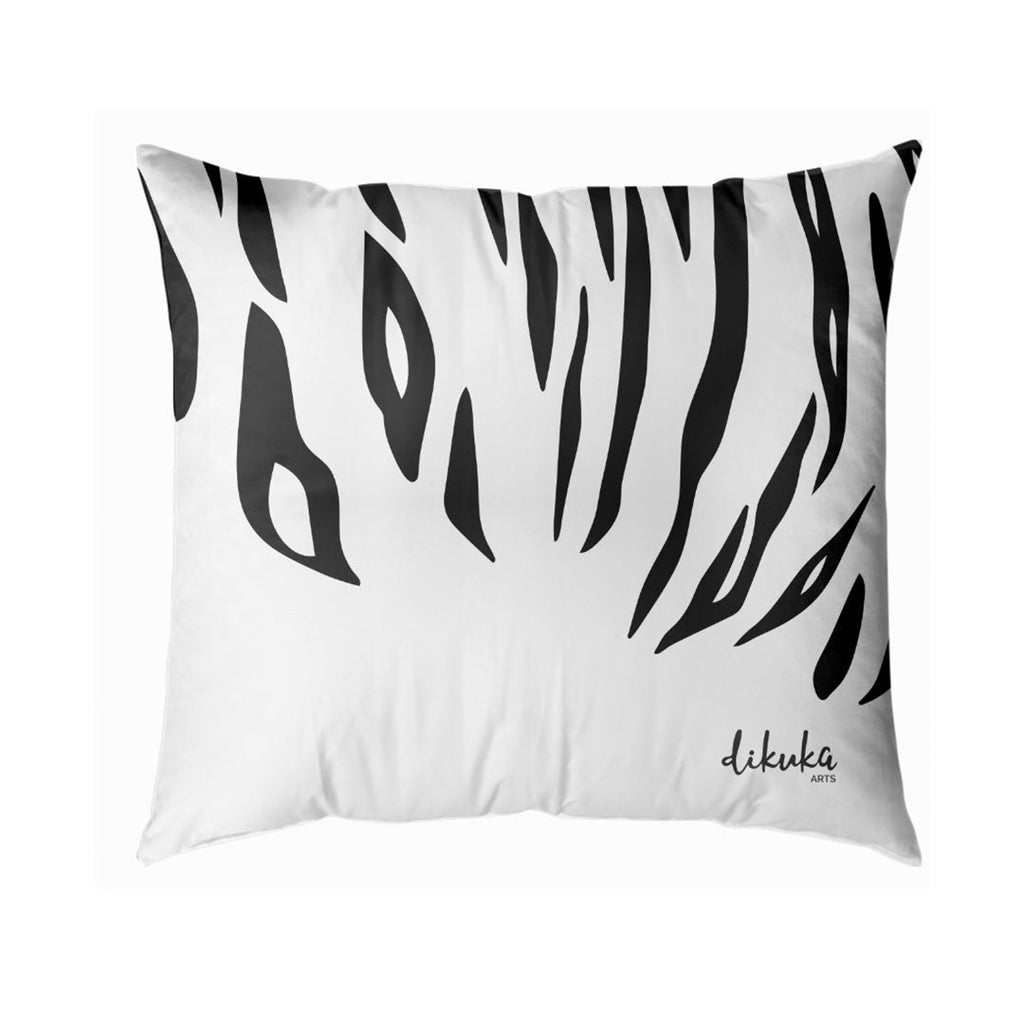 Tiger Whispers – Siyah Beyaz Kaplan Desenli  43x43 Yastık Kılıfı